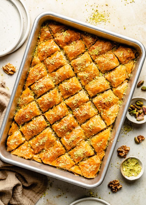 Bakllava Mix – Rollade me kikirik, arra, kadaif dhe rrush të thatë